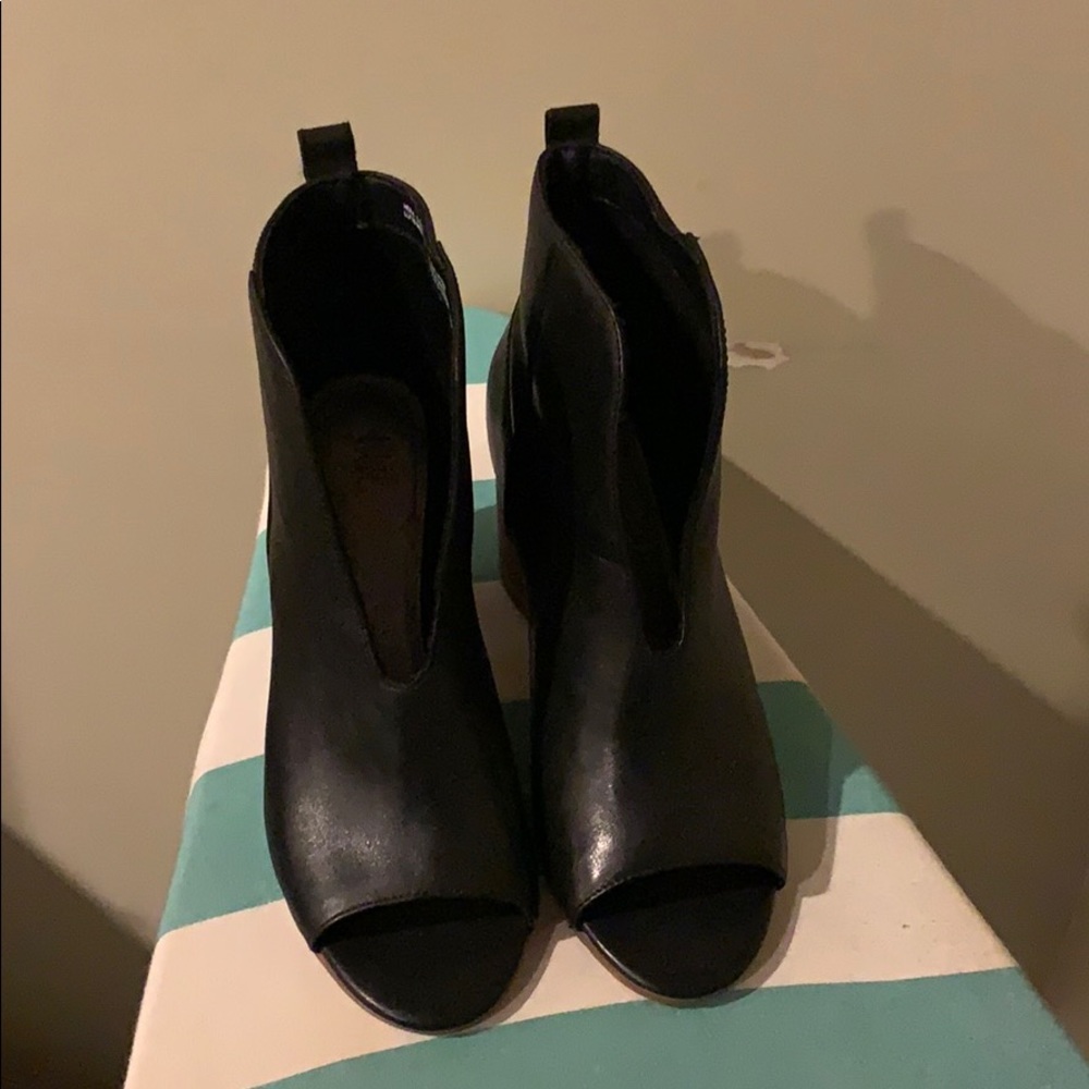 Lucca Lane I purchased them in belk never worn.